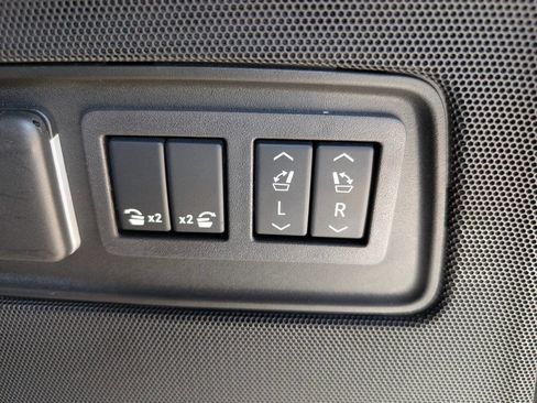 Used 2025 Cadillac Escalade ESV Luxury AWD/4WD image 41