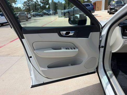 Certified 2024 Volvo XC60 B5 Plus w/ Protection Package Premier AWD/4WD image 22