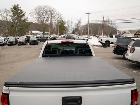 Used 2017 GMC Sierra 1500 SLE w/ SLE Value Package image 6