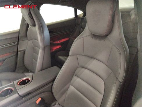 Used 2022 Porsche Taycan image 33