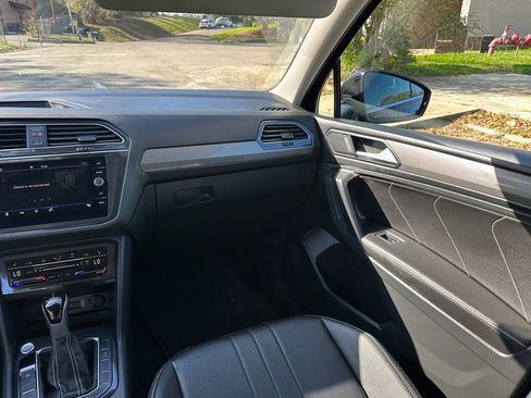 Used 2023 Volkswagen Tiguan SE image 12