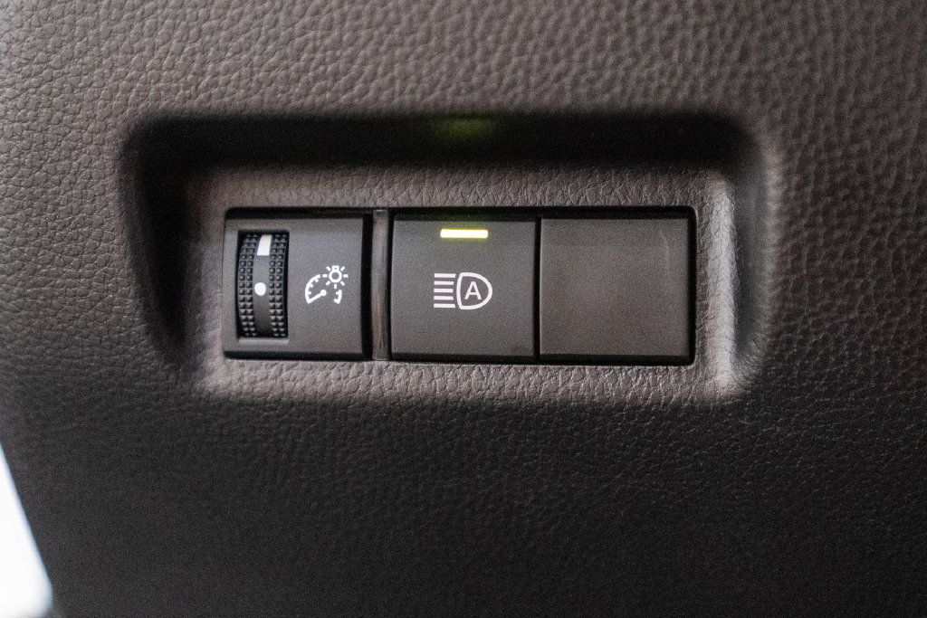Certified 2025 Toyota RAV4 SE AWD/4WD image 22
