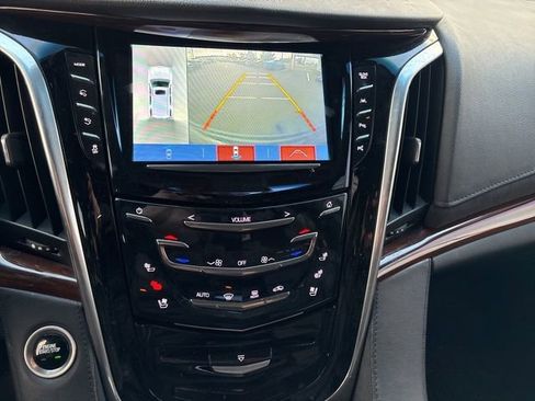 Used 2019 Cadillac Escalade Premium Luxury image 13