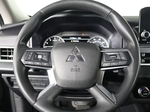 Used 2024 Mitsubishi Outlander ES image 19