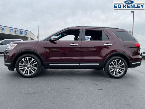 Used 2019 Ford Explorer Platinum image 2