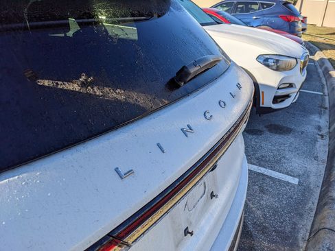 Used 2021 Lincoln Corsair Reserve image 12