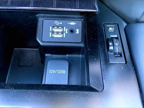 Used 2021 Lexus GX 460 Premium w/ Premium Package image 35