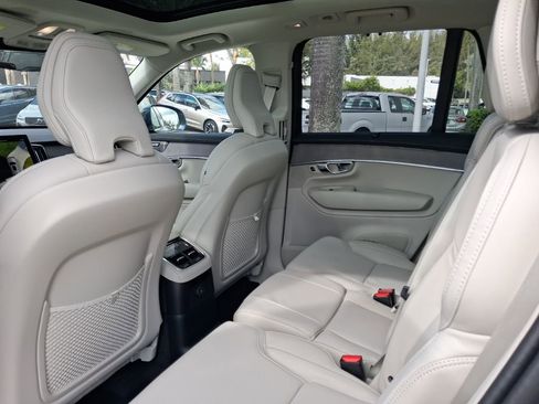 New 2026 Volvo XC90 T8 Ultra w/ Protection Package Premier AWD/4WD image 5