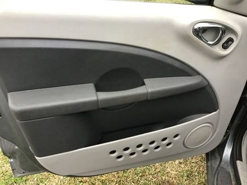 Used 2008 Chrysler PT Cruiser LX image 10