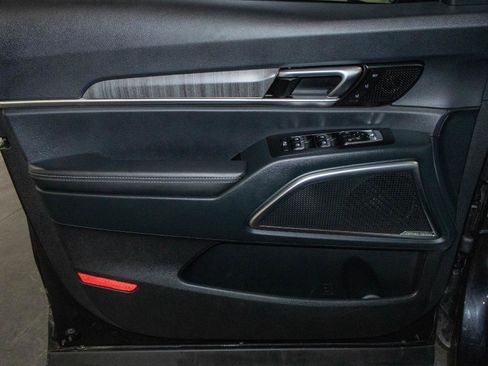 Used 2025 Kia Telluride SX image 11