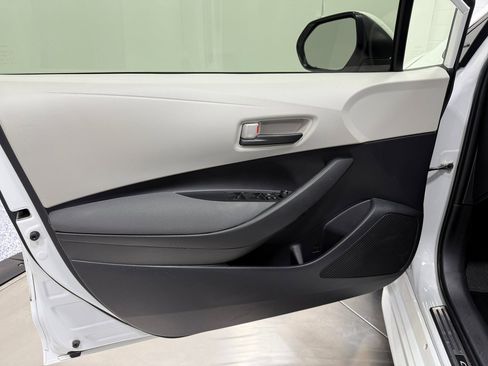 Used 2022 Toyota Corolla LE w/ Carpet Mat Package (TMS) image 10