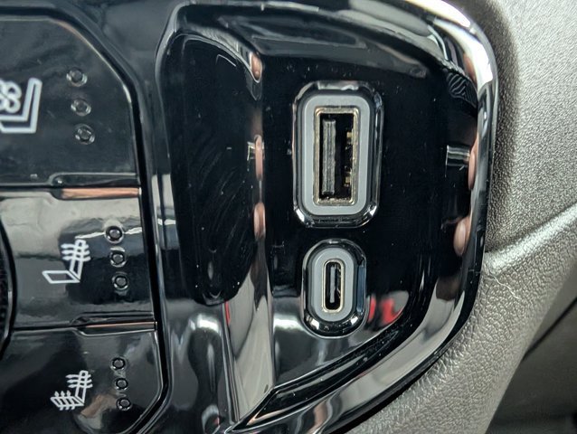 Used 2025 Chevrolet Silverado 1500 LTZ AWD/4WD image 20