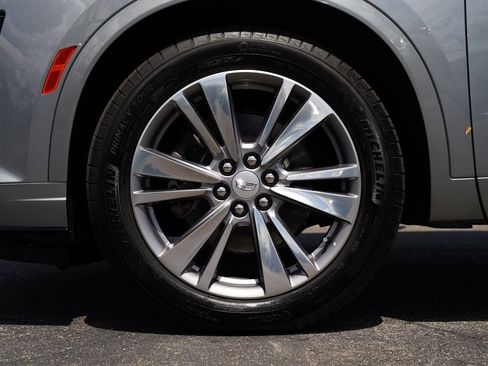 Used 2025 Cadillac XT6 Premium Luxury image 16