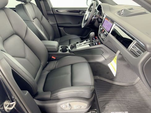Certified 2026 Porsche Macan AWD/4WD image 30
