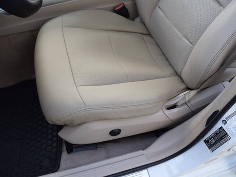 Used 2014 Mercedes-Benz E 350 4MATIC Sedan image 39