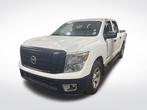 Used 2017 Nissan Titan S image 4