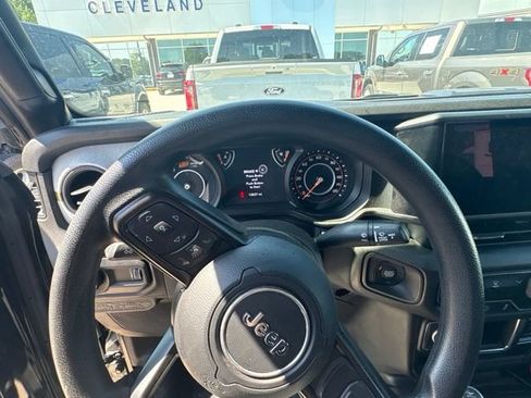 Used 2024 Jeep Wrangler Sport AWD/4WD image 37