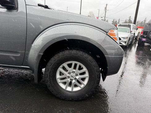 Used 2019 Nissan Frontier SV image 10