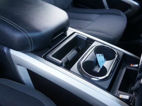 Used 2024 Nissan Titan SV w/ SV Convenience Package image 48