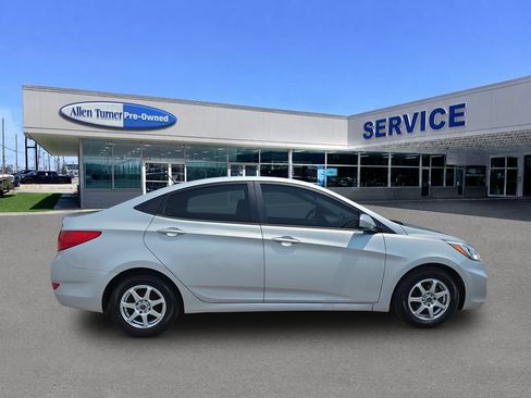 Used 2015 Hyundai Accent GLS FWD image 9