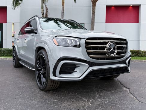 Used 2025 Mercedes-Benz GLS 580 GLS 580 image 7