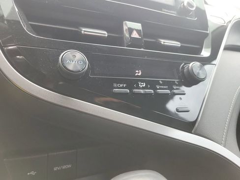 Used 2021 Toyota Camry SE image 19