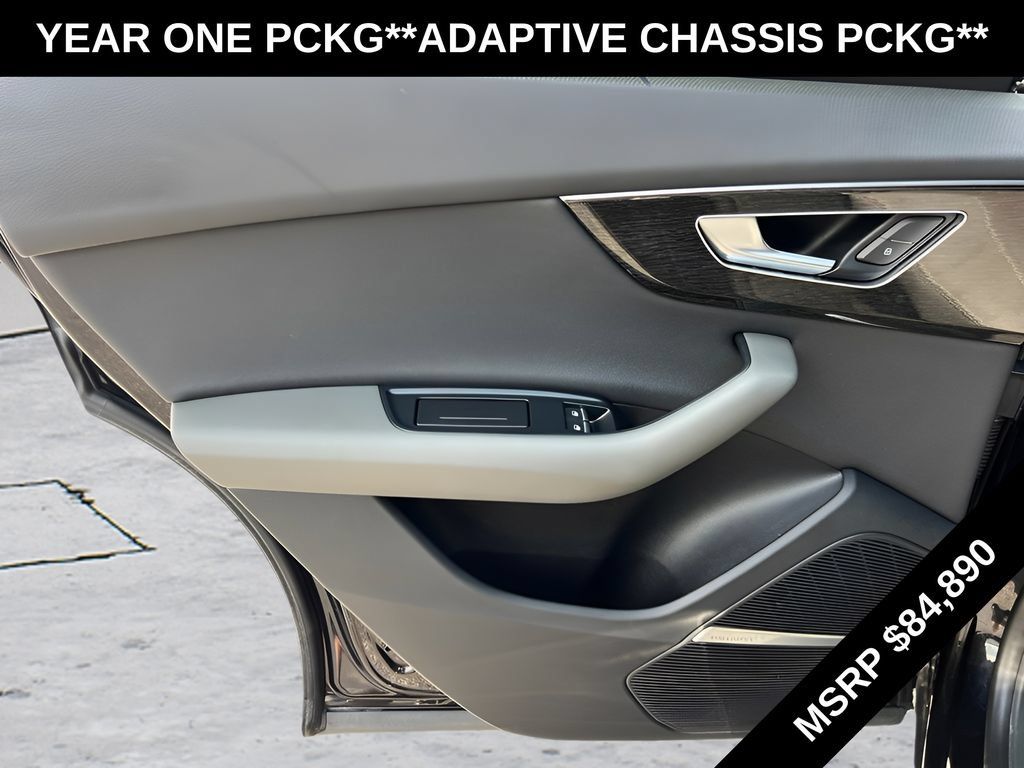 Used 2019 Audi Q8 Prestige w/ Adaptive Chassis Package AWD/4WD image 29