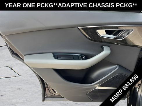Used 2019 Audi Q8 Prestige w/ Adaptive Chassis Package AWD/4WD image 29