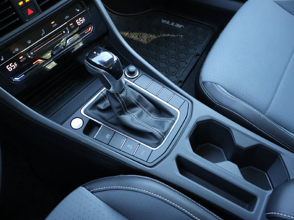 Certified 2026 Volkswagen Jetta SE FWD image 17