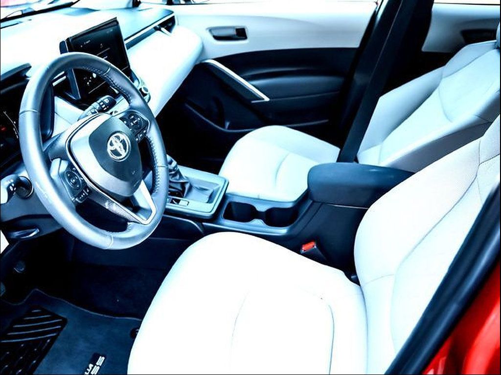 Used 2026 Toyota Corolla Cross LE w/ Moonroof Package FWD image 10