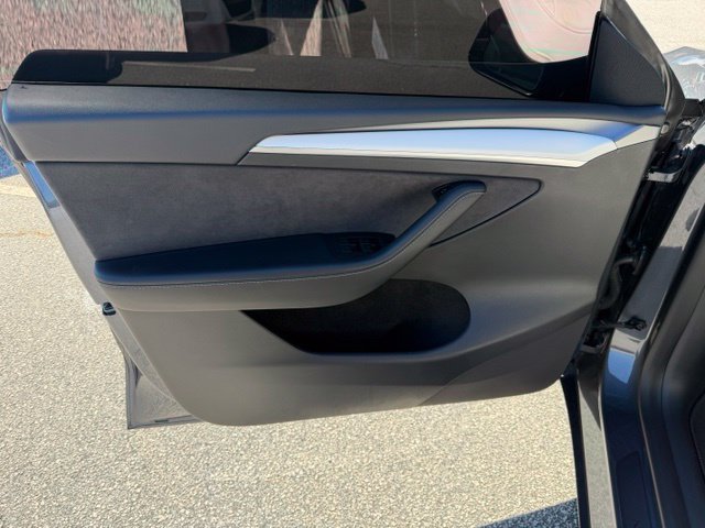 Used 2023 Tesla Model Y Long Range AWD/4WD image 6