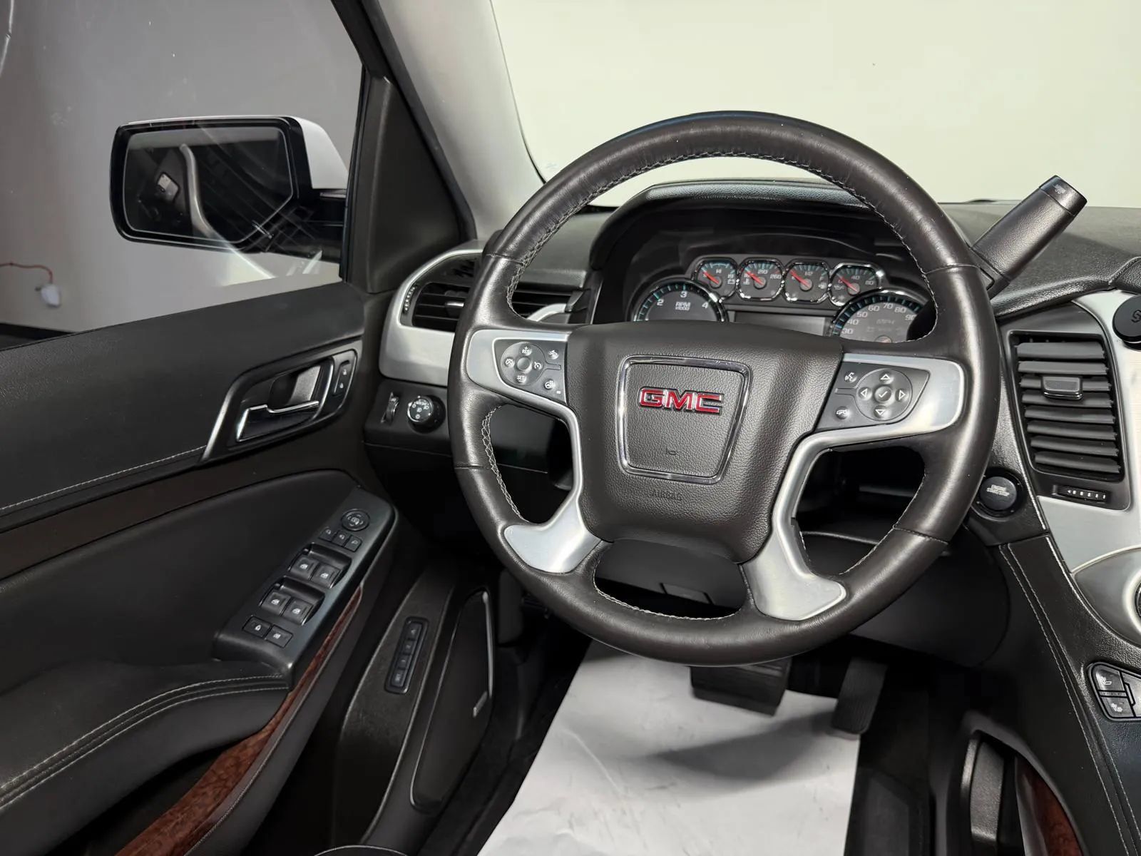 Used 2017 GMC Yukon SLT RWD image 27