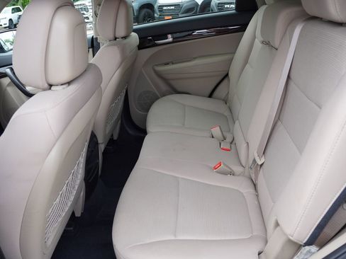 Used 2015 Kia Sorento LX AWD/4WD image 17
