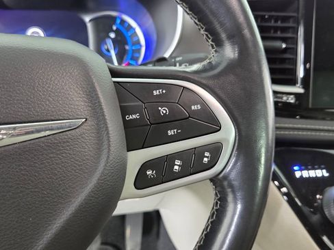 Used 2021 Chrysler Pacifica Touring-L FWD image 18
