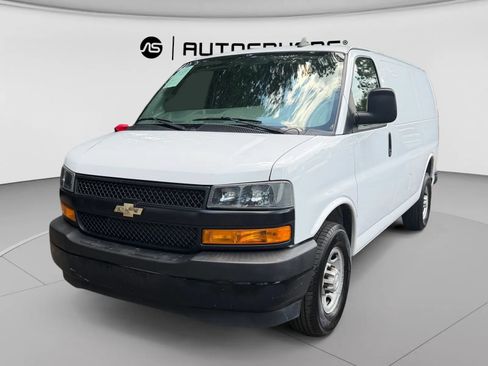 Used 2020 Chevrolet Express 2500 w/ Driver Convenience Package RWD image 3