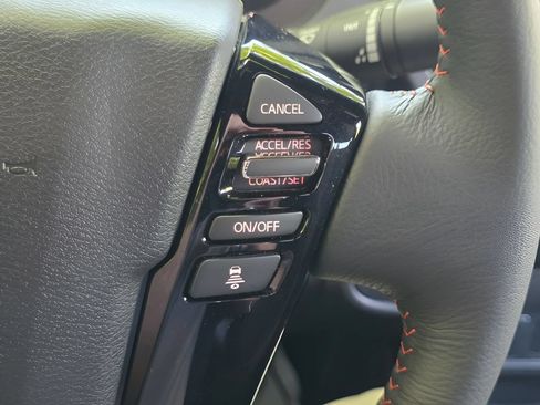 Used 2025 Nissan Frontier PRO-4X AWD/4WD image 20