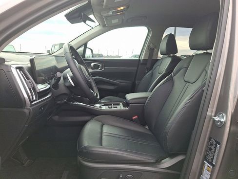 Certified 2025 Kia Sorento EX image 13