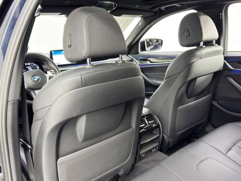 Used 2021 BMW 540i w/ M Sport Package image 38