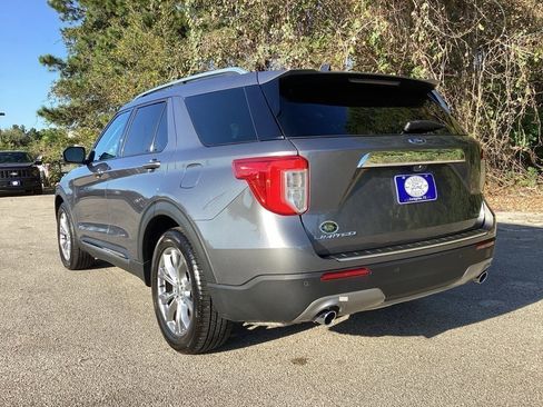 Used 2022 Ford Explorer Limited w/ Equipment Group 301A image 7