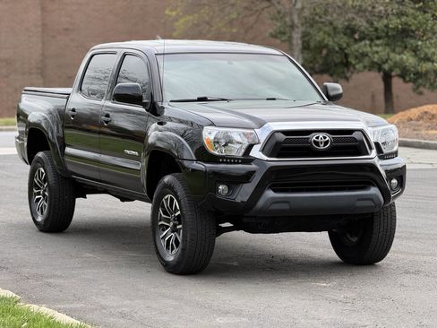 Used 2015 Toyota Tacoma PreRunner w/ SR5 Package image 3
