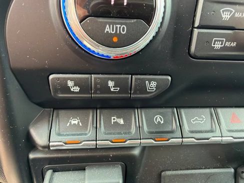 Used 2021 GMC Sierra 1500 AT4 w/ AT4 Preferred Package AWD/4WD image 13