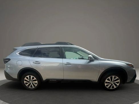 Used 2022 Subaru Outback Premium AWD/4WD image 4