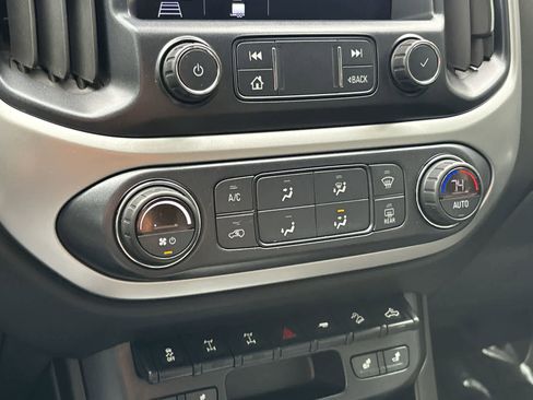 Used 2019 Chevrolet Colorado ZR2 image 25