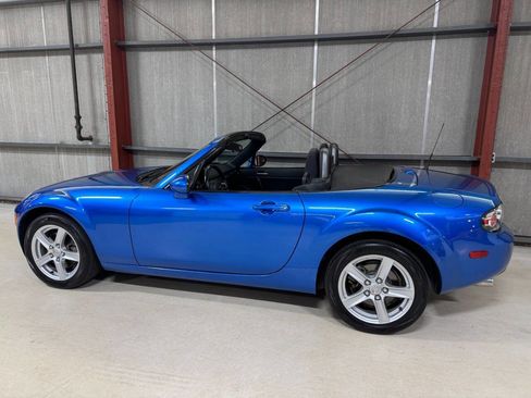 Used 2006 MAZDA MX-5 Miata Touring RWD image 7