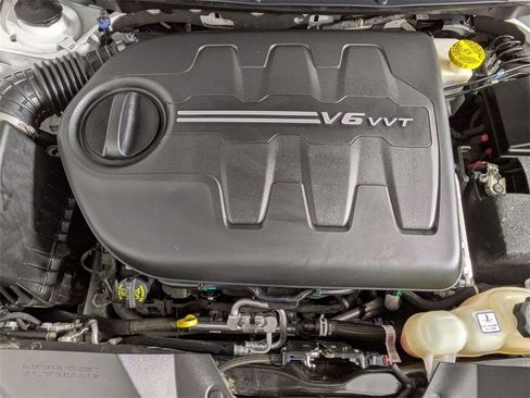 Used 2019 Jeep Cherokee Limited image 32