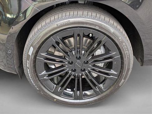 New 2026 Land Rover Range Rover SE image 9