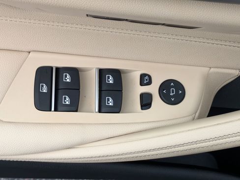 Used 2023 BMW 530i xDrive w/ Premium Package image 21