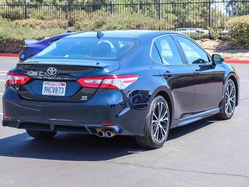 Certified 2020 Toyota Camry SE w/ Moonroof Package AWD/4WD image 7