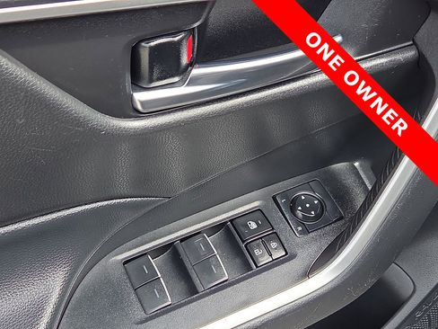 Used 2022 Toyota RAV4 SE image 13