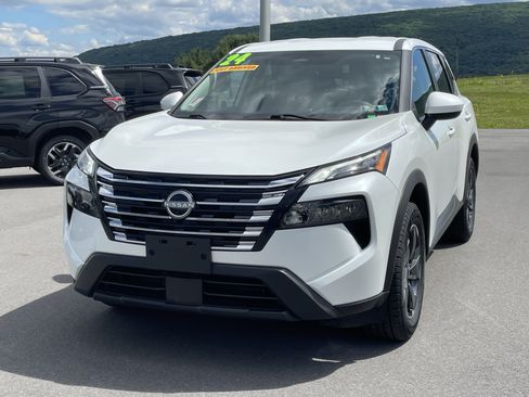 Used 2024 Nissan Rogue SV AWD/4WD image 8